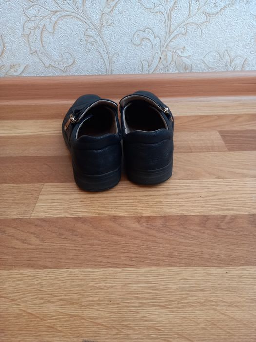 Туфли кожаные чёрные.