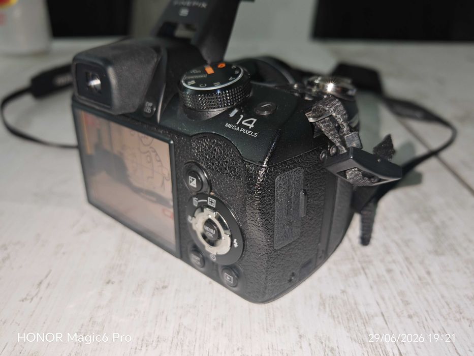 Fujifilm FinePix S 4000, camera foto digitala