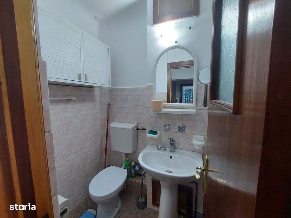 Apartament 3 camere de inchiriat – Decomandat, Etaj 1, Zona Dezrobir