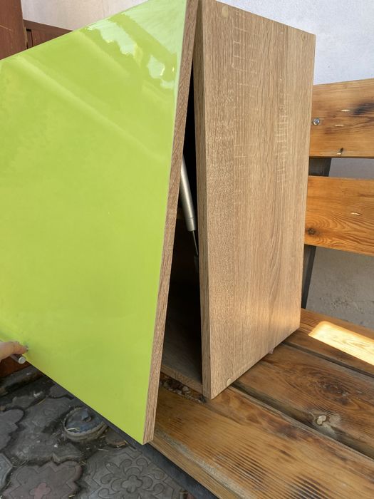 Навесной шкафчик