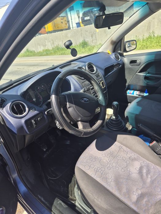 Vânzare mașină ford fiestă 2005 1.4