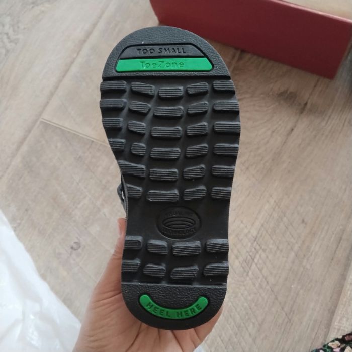 Продам ботинки детские
