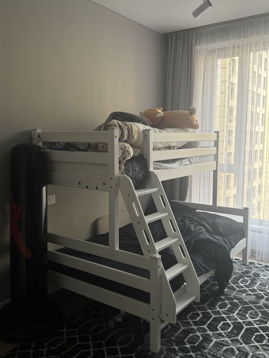 Кровать двухярусная+2 матраса б/у