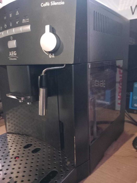 Продавам кафе машина AEG за части