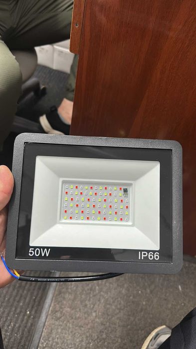 RGB светодиодный прожектор с пультом 50W / 100W / 150W / 200W