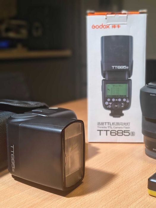 Kit Foto Full Frame: Sony A7 + 28-70mm + 50mm f1.8 + Bliț Godox TT685 + Geantă Sony