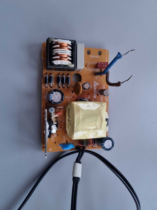 Sursa de tensiune 5.9V si 31V