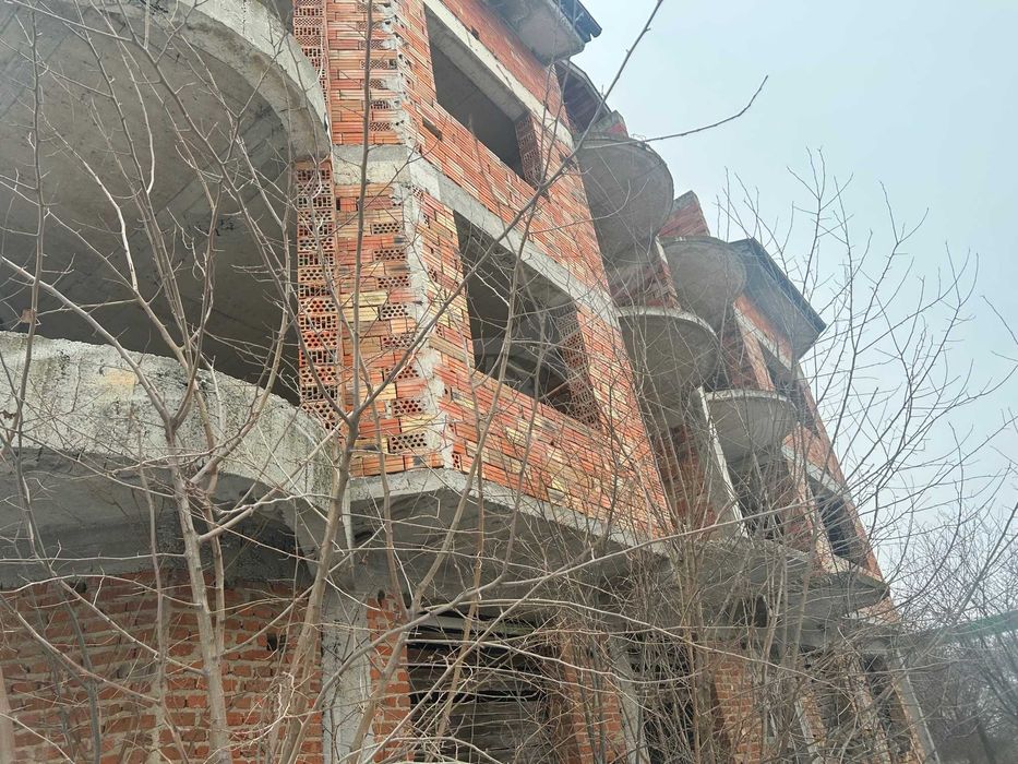 Продава се Къща в Бургас, Сарафово - 670 кв.м за 374 €/кв.м - Снимка #1