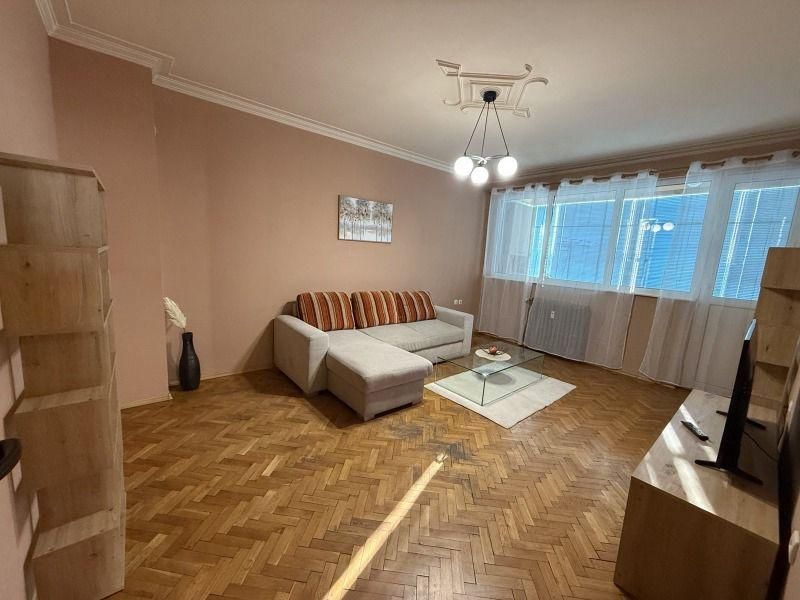 Дава се под наем Тристаен апартамент в София, Гео Милев - 92 кв.м за 727.77 € - Снимка #1