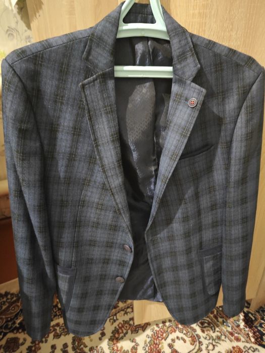 Костюмы фирменные