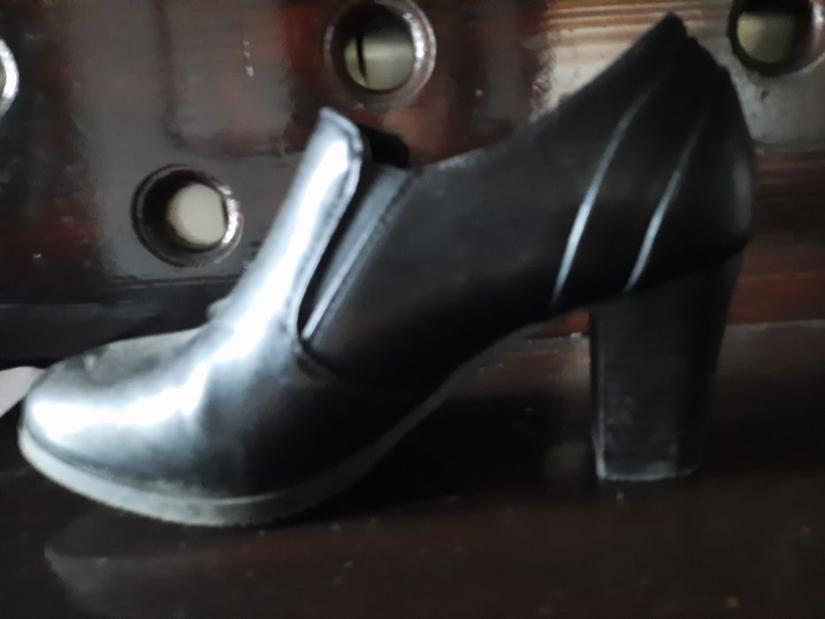 Дамски сандали и затворени обувки