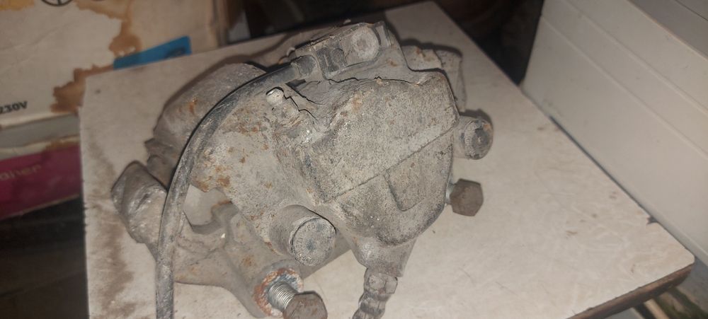 W210 Суппорт передний левый