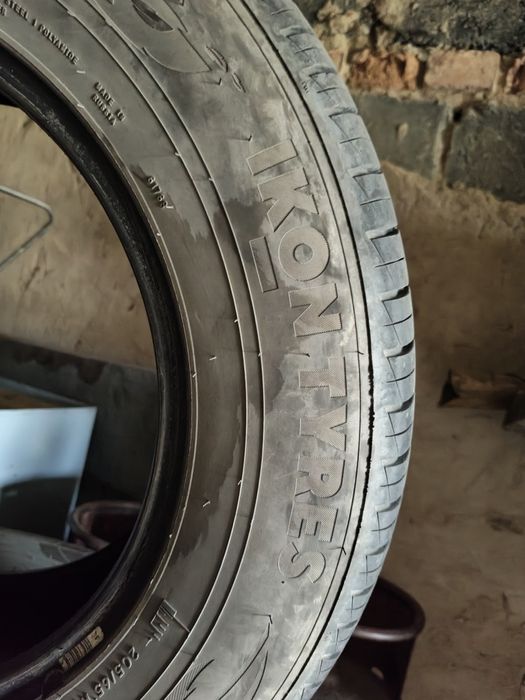 Продам шины комплект с дискоми.