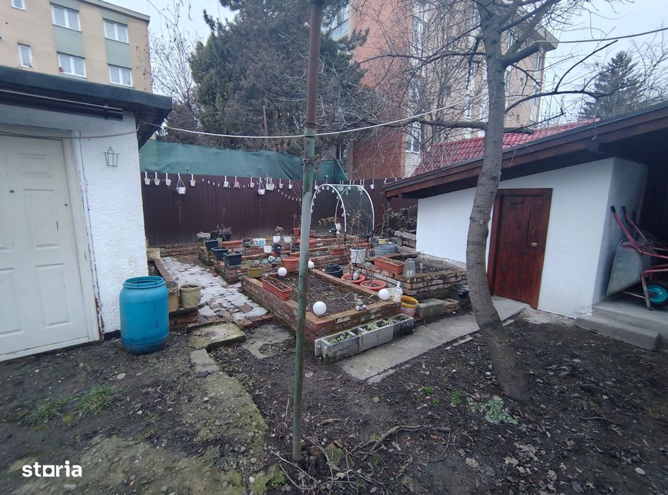 Teren 393mp, str.Savinesti, cu casa demolabila