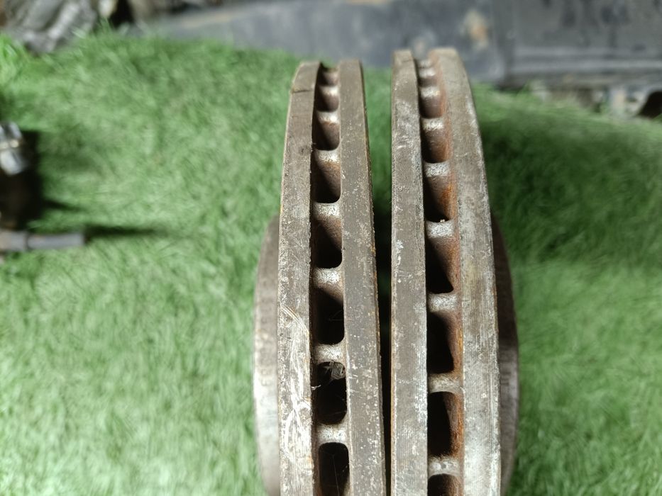 Тормозные диски с суппортами Ауди 100 С4