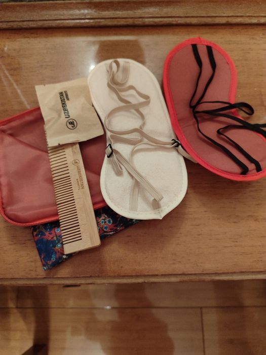 Очки маска для сна в количестве двух штук ,  беруши за .