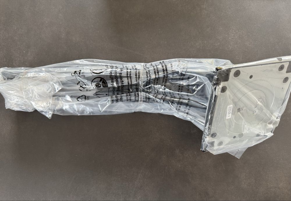 Стойка за монитор чисто нова