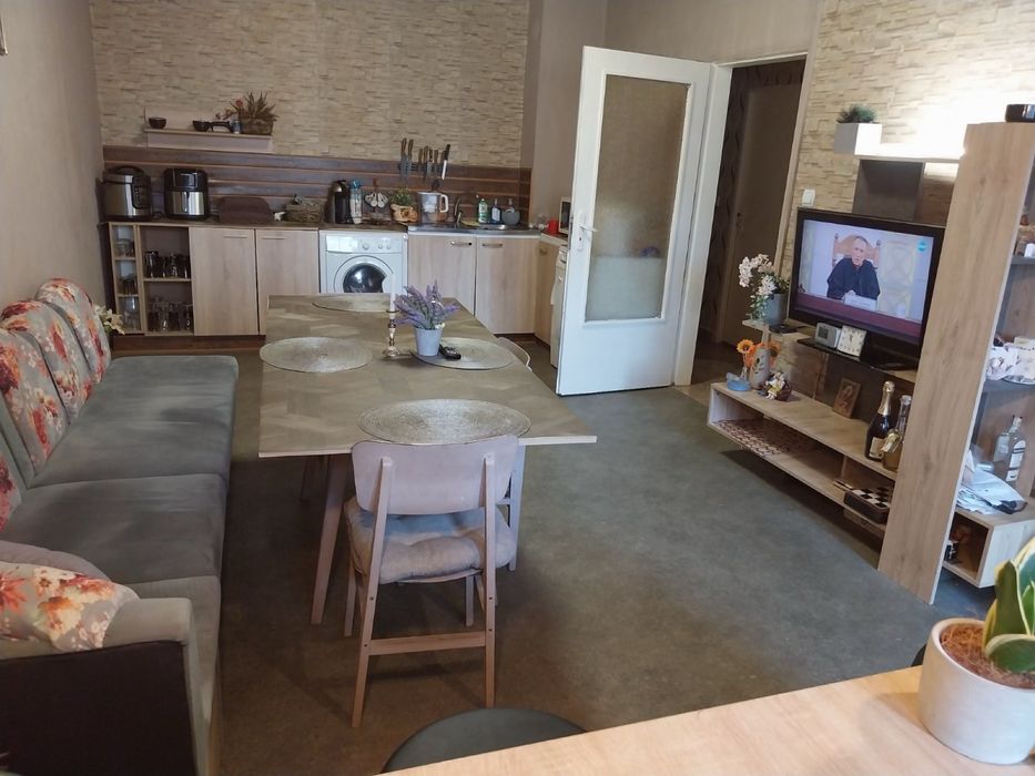 Продава се Четиристаен апартамент в Плевен, Сторгозия - 80 кв.м за 1250 €/кв.м - Снимка #12