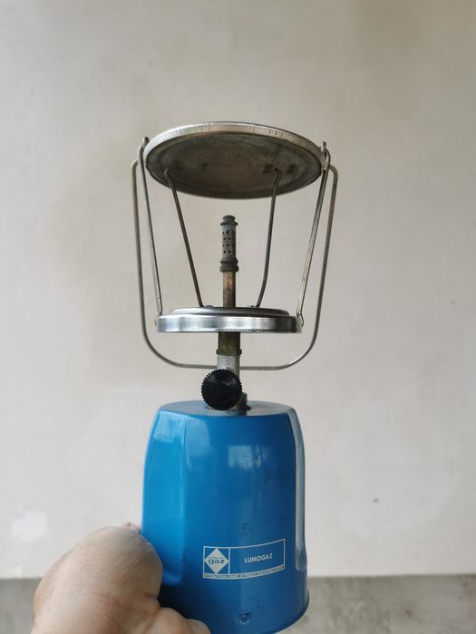 Petromax pe butelie de gaz.