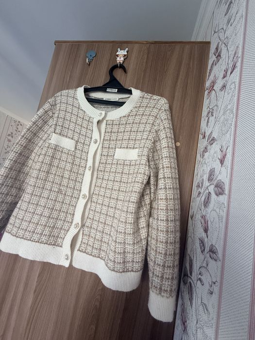 Продаю б/у теплую женскую кофту