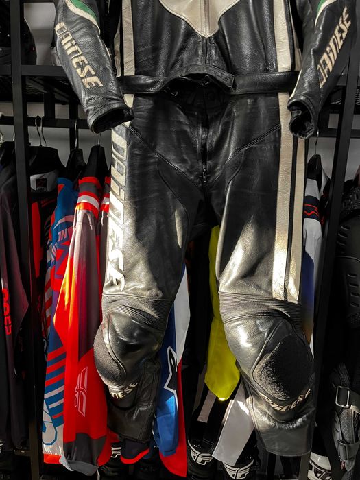 Кожен мото екип DAINESE VELOSTER ,54/L ,2 части, протектори,оригинален