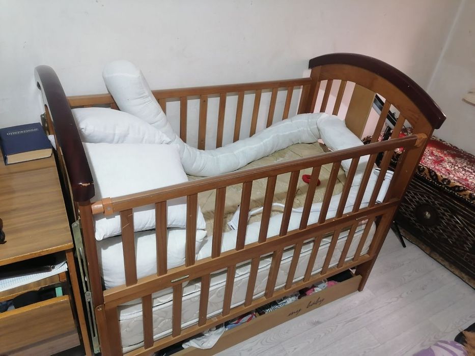 Детская кроватка