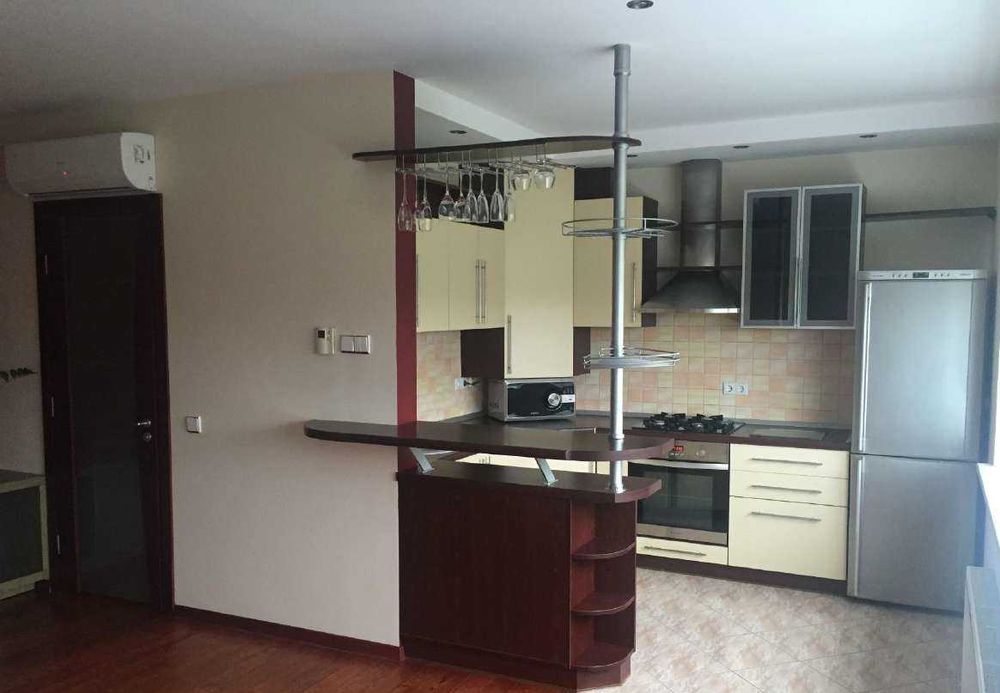 Дава се под наем Двустаен апартамент в Бургас, Изгрев - 60 кв.м за 306 € - Снимка #1