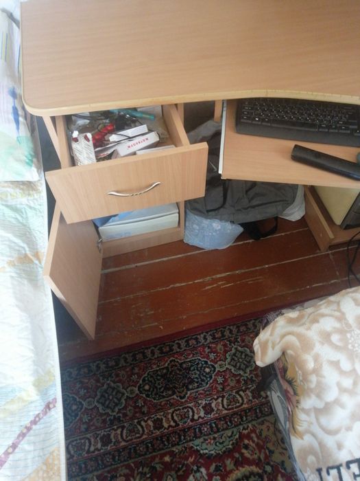 Стол ученический с компьютером