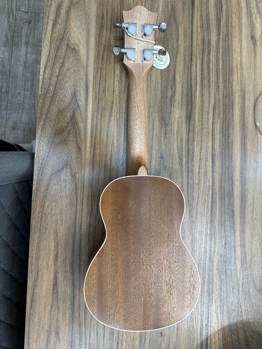 Укулеле четырех струнная