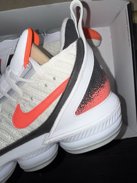 Баскетболни обувки Nike LeBron 16 "Air Tech Challenge Hot Lava White" - размер 44