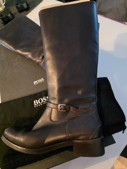 Стилни, кафяви, кожени ботуши на марката Hugo Boss размер 39-40