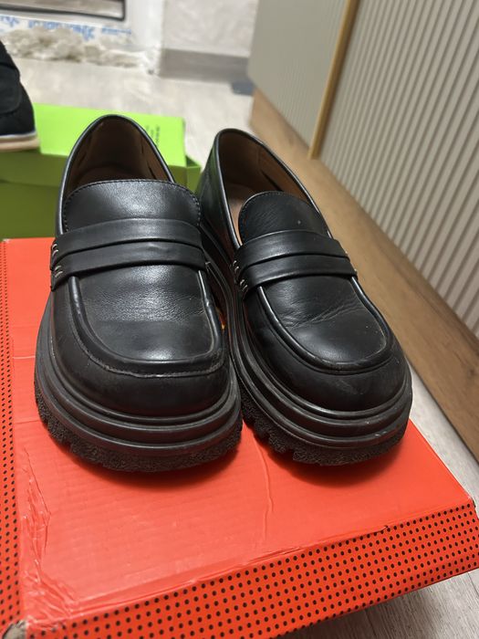 Продам лоферы черного цвета, 35 размер