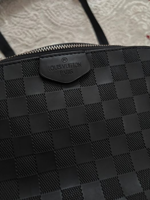Geantă Louis Vuitton pentru bărbați