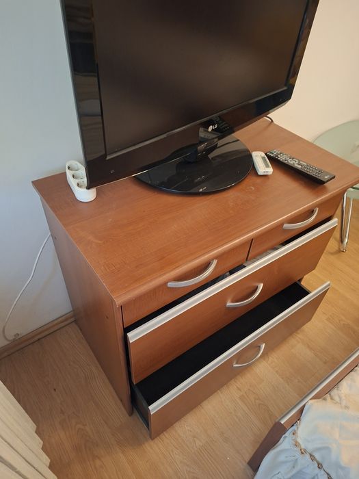 Dormitor complet – 2 paturi cu saltea, dulap, comodă TV, noptiere