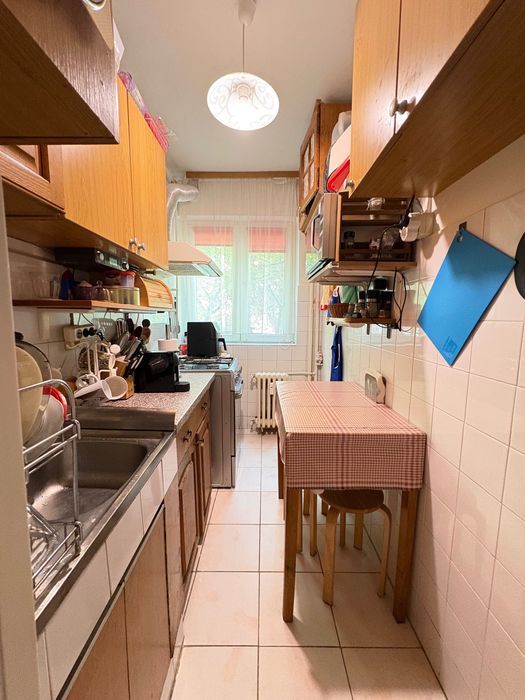 Vând apartament cu 3 camere, semidecomandat, zona Circumvalatiunii