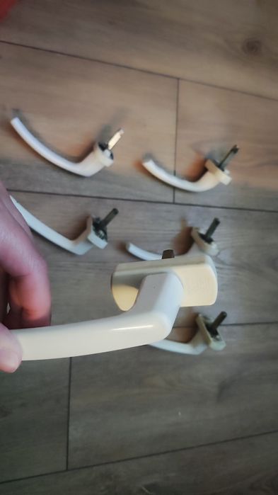 Дръжки за pvc дограма