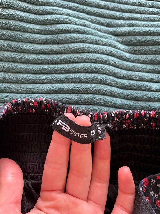 Кокетна къса рокличка с флорален мотив