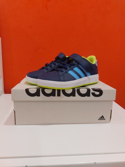 Нови детски маратонки Адидас