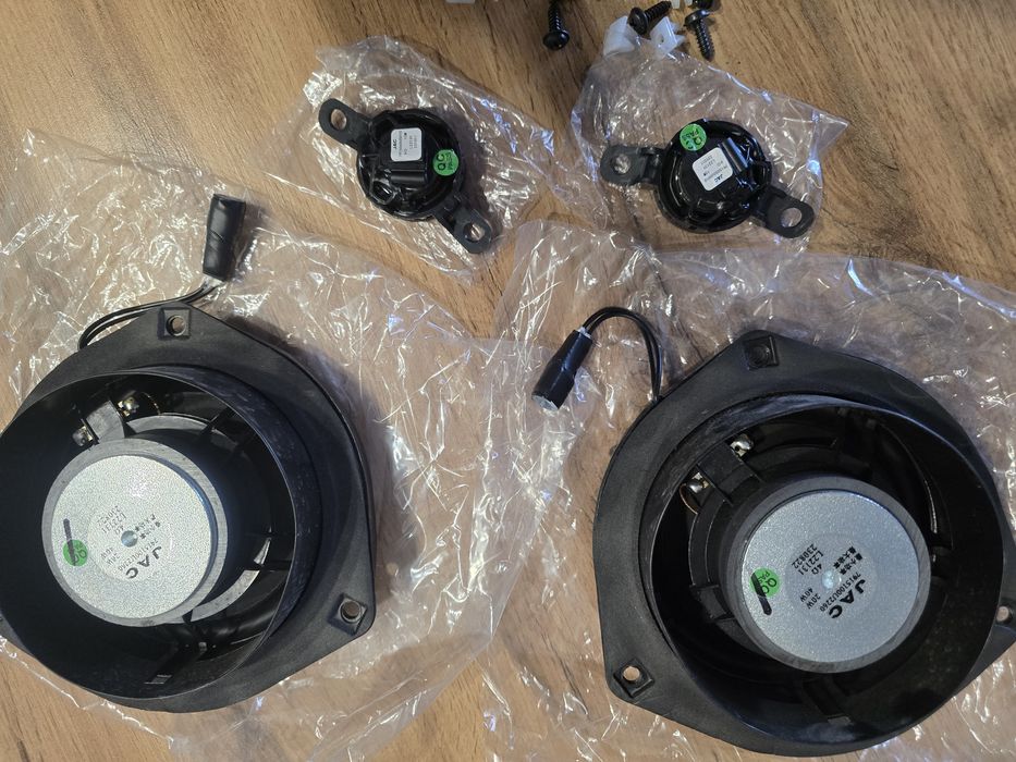 Динамики в машину