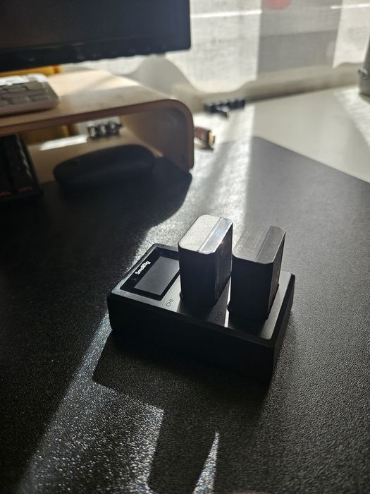 Sony ZV-E10 + 7Artisans 35mm f/1.4 + SmallRig Kit + 512GB SD