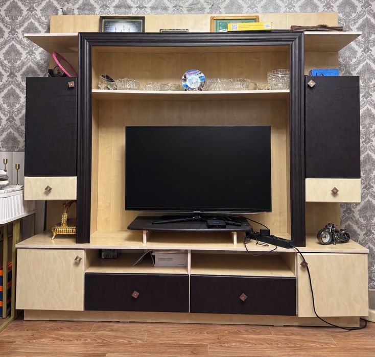 Продам горку в гостинную