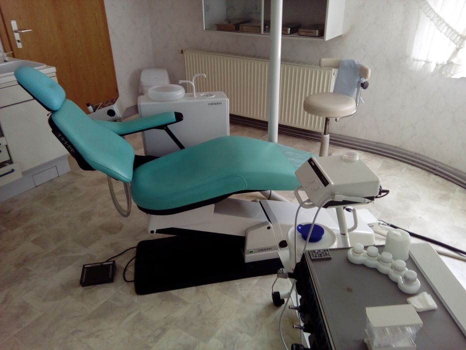Продавам стоматологични машини