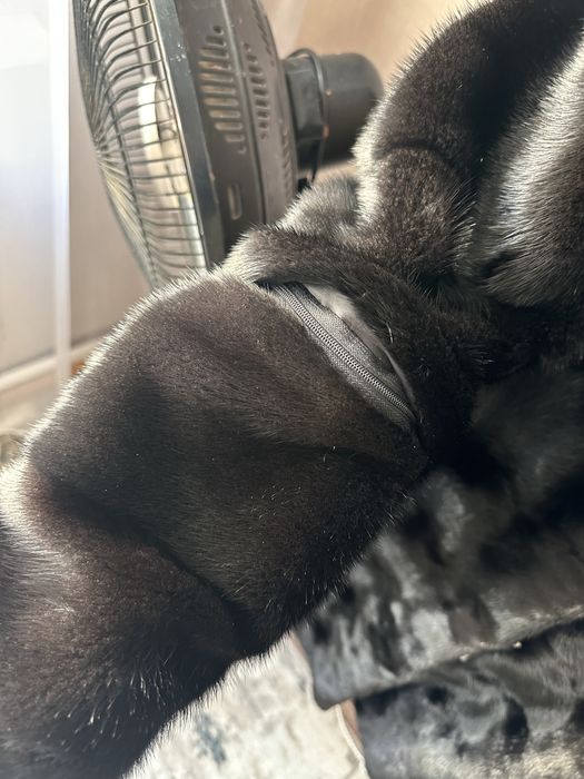 Продается шуба «черный бриллиант”