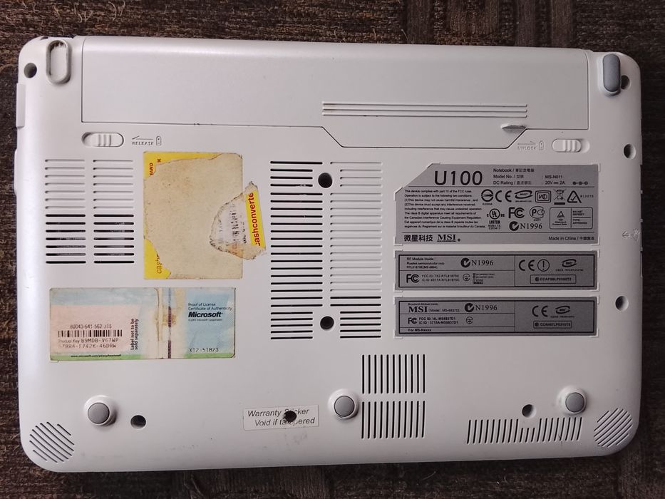 Mini laptop funcțional cu încărcător