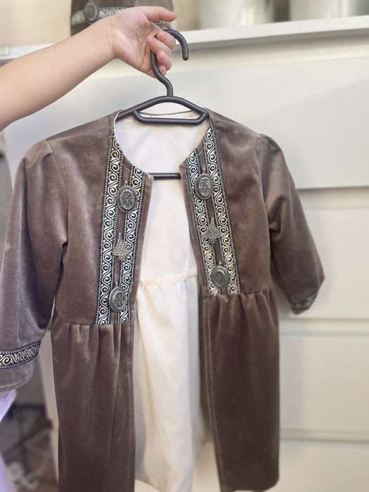 Детский костюм казакша чапан такиясымен