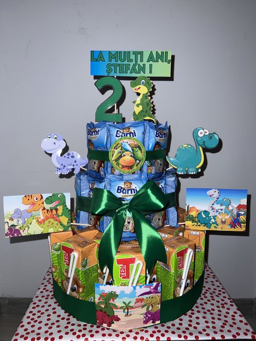 Tort din dulciuri ambalate