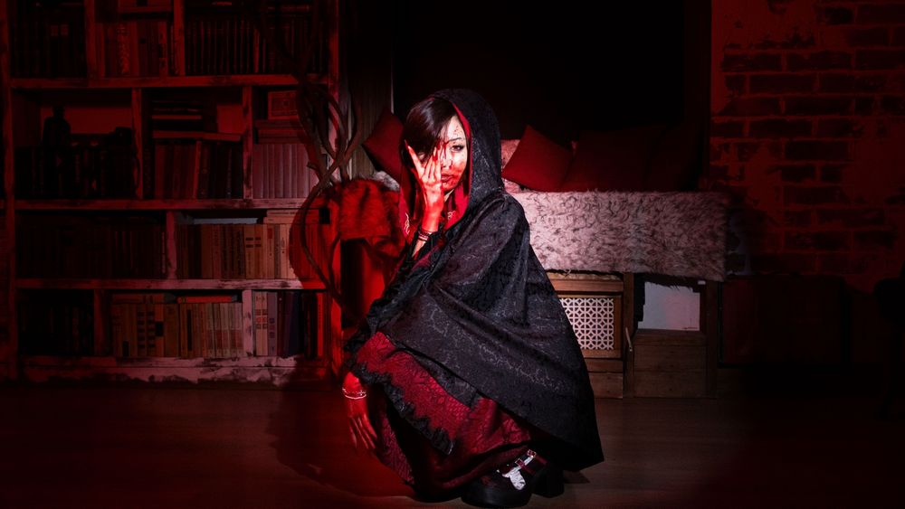 Красное платье в азиатском стиле