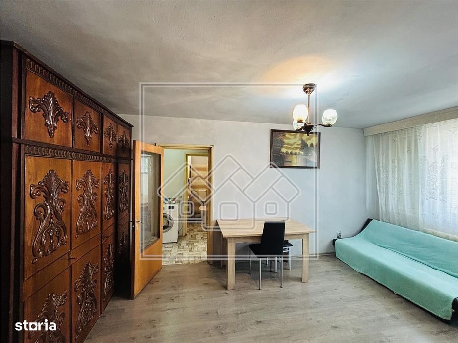 Ap semidecomandat, 2 camere, balcon inchis, 53 mp + 7 mp - M.Viteazu