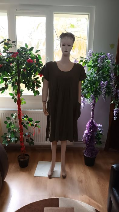 Vand 8 rochii diferite/20 ron bucata