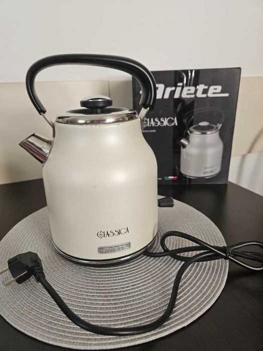 Fierbător electric Ariete Classica 2864, 1,7 L, 2200 W - stare bună